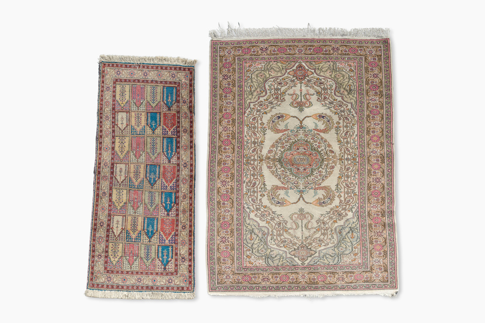 Twee Turkse Kayseri tapijten met geometrisch en floraal decor, wol op katoen, 20ste eeuw