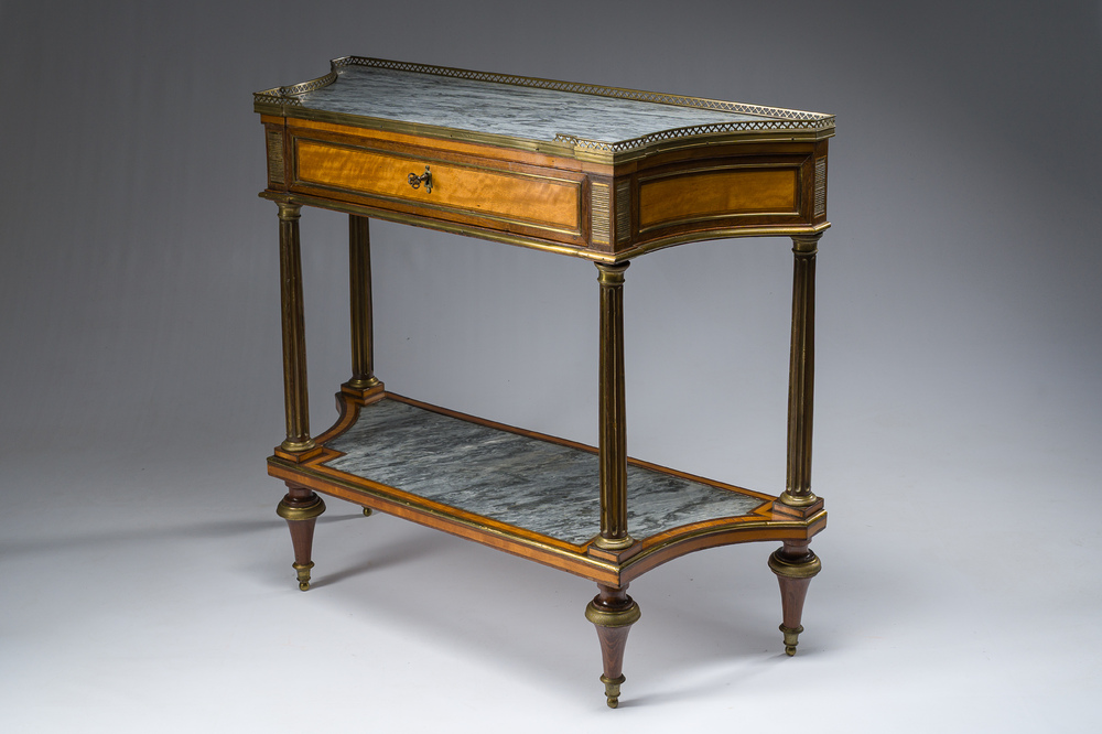 Desserte de style Louis XVI en bois sculpt&eacute; aux montures en bronze et cuivre et recouvert de marbre gris Sainte-Anne, France, 19&egrave;me si&egrave;cle