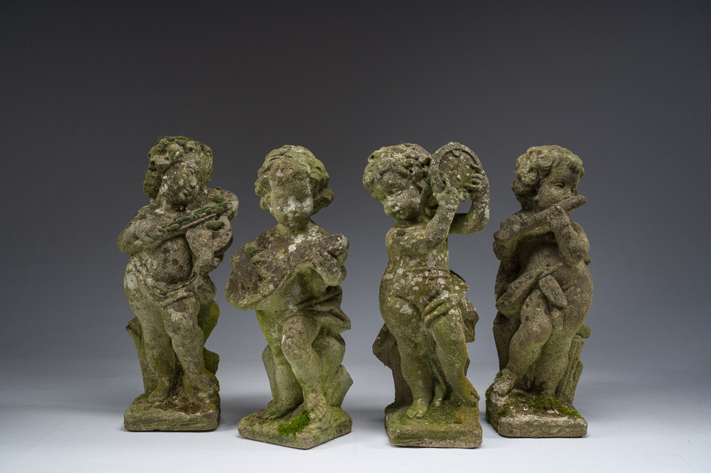 Quatre putti musiciens en pierre reconstitu&eacute;e, 20&egrave;me si&egrave;cle