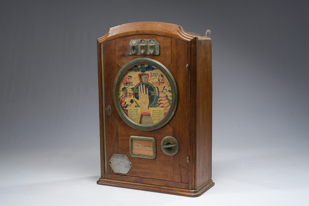 Machine &agrave; sous 'Votre Ligne' en bois &agrave; pr&eacute;dire l'avenir, 'La Gitane-Gypsy', Bussoz, France, ann&eacute;es 30