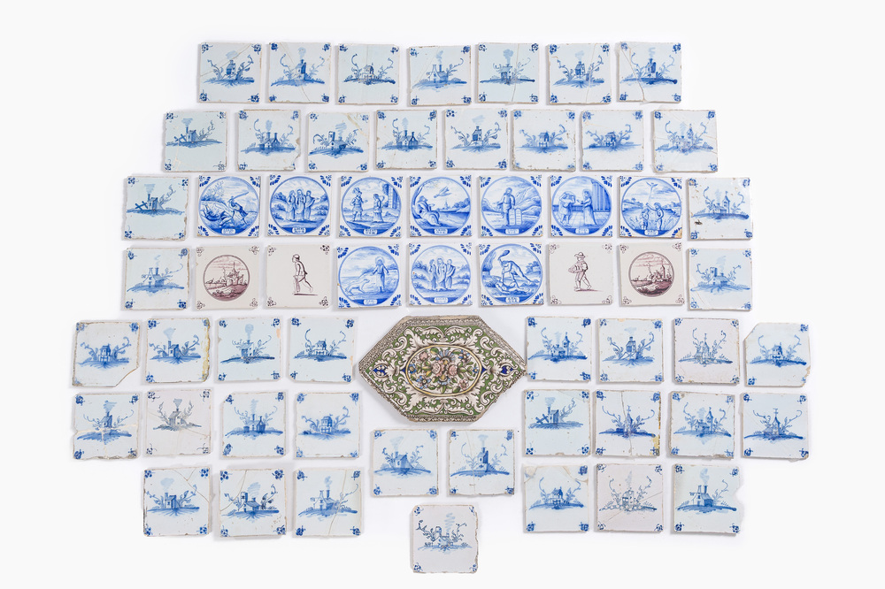 58 carreaux en fa&iuml;ence de Delft en bleu, blanc et mangan&egrave;se et un carreau qajar hexagonal, 18&egrave;me/19&egrave;me si&egrave;cle