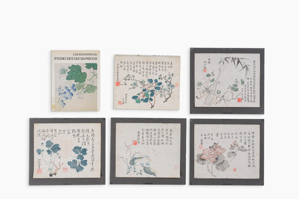 Ecole chinoise: Cinq estampes d'un album, probablement 17&egrave;me si&egrave;cle, et le livre 'Les estampes du studio des dix bambous'
