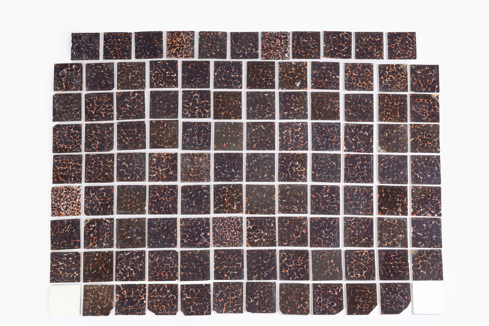 105 carreaux en fa&iuml;ence de Delft dits 'de tortue', 18&egrave;me si&egrave;cle