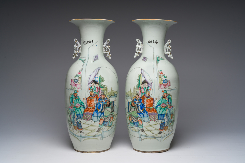 Paire de vases en porcelaine de Chine famille rose &agrave; d&eacute;cor de sc&egrave;ne de palais anim&eacute;e, 19&egrave;me/20&egrave;me si&egrave;cle