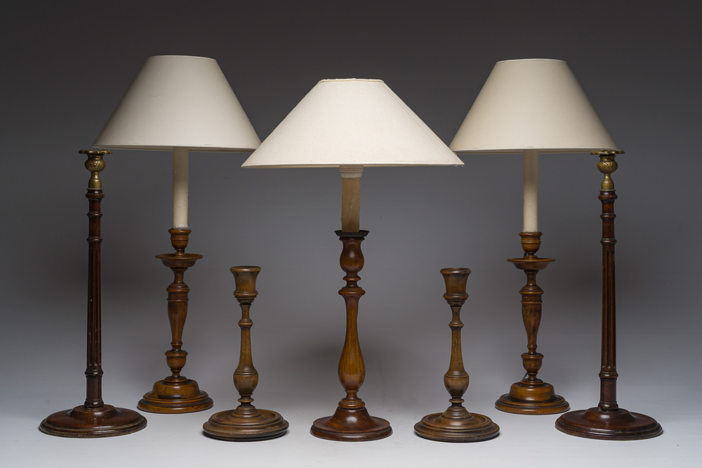 Sept chandeliers en bois, dont trois sont mont&eacute;s en lampes, Angleterre, 19&egrave;me si&egrave;cle