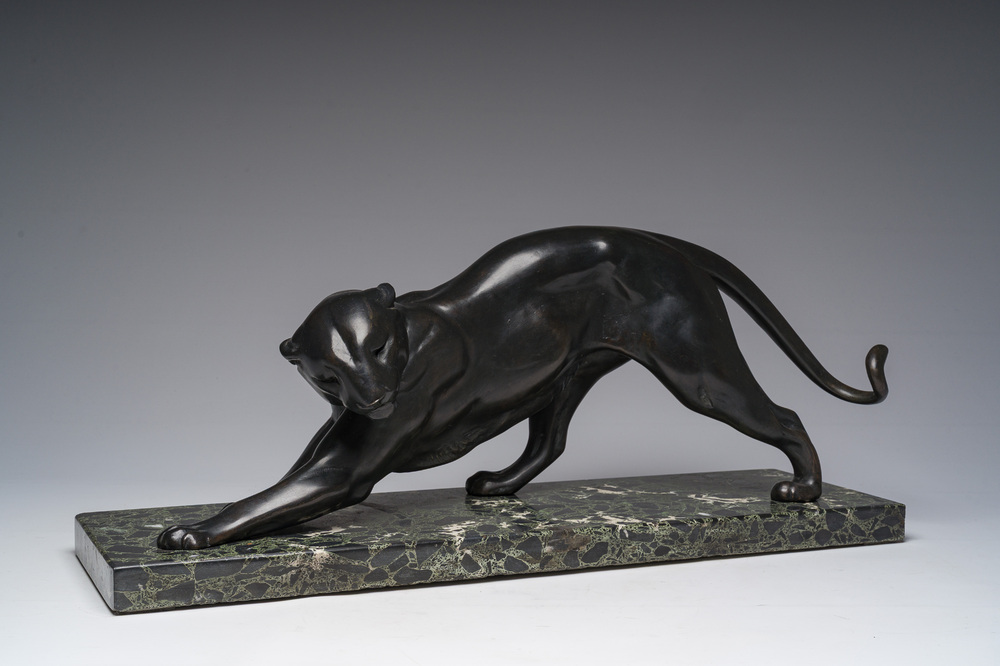 Plagnet (20&egrave;me si&egrave;cle): Panth&egrave;re Art d&eacute;co, zamak patin&eacute; sur un socle en marbre