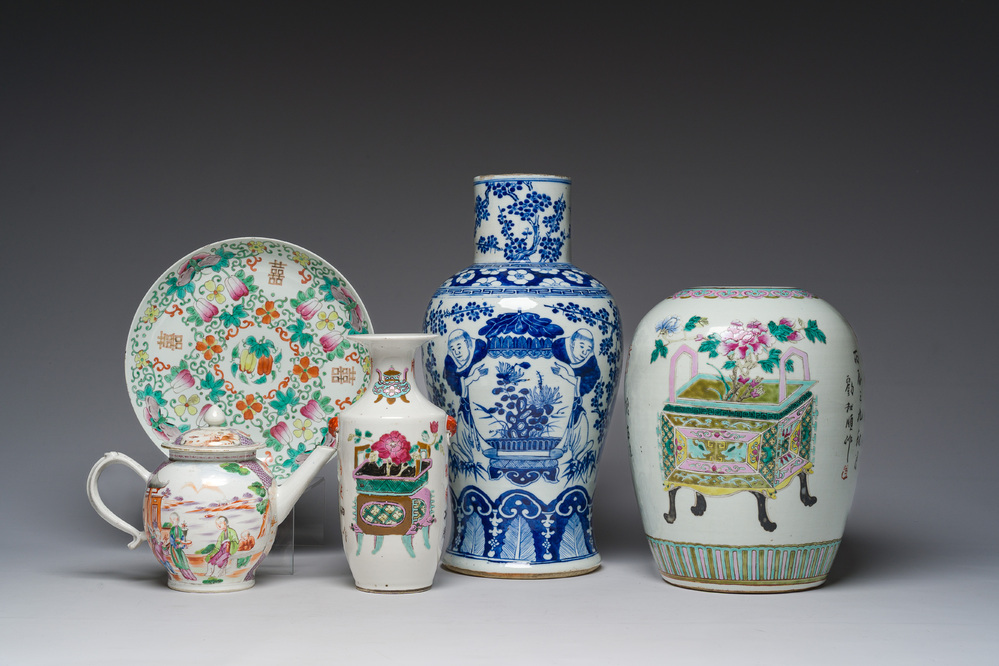 Collection vari&eacute;e en porcelaine de Chine bleu, blanc et famille rose, Qianlong et post&eacute;rieur