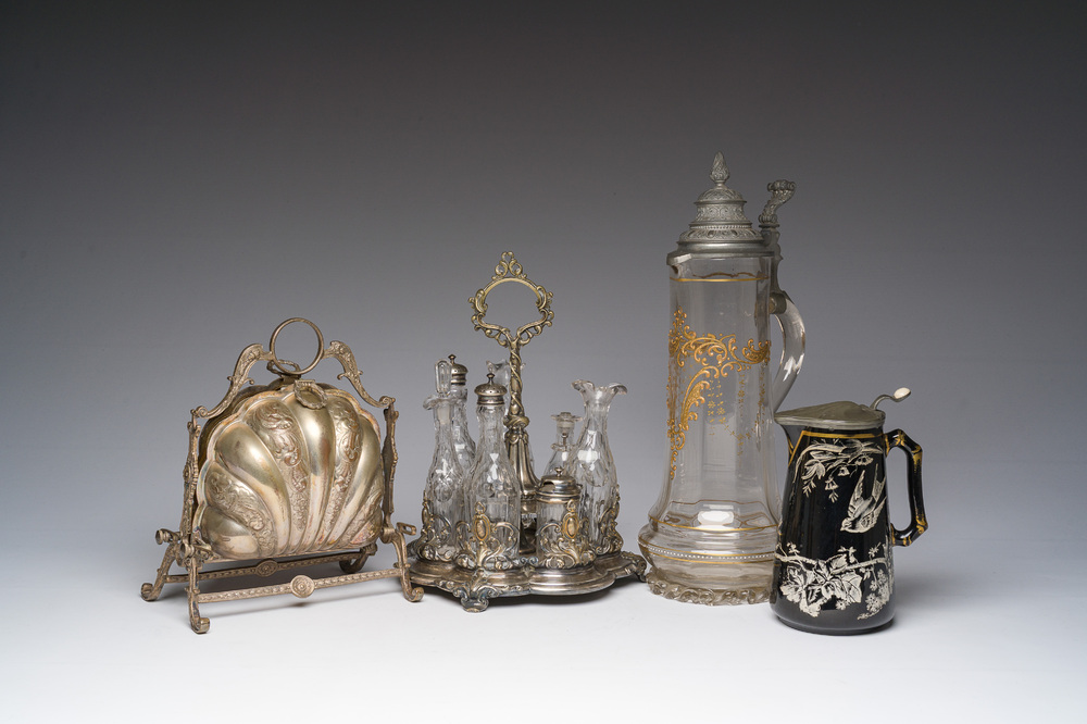 Collection vari&eacute;e de vaisselle en verre, m&eacute;tal argent&eacute; et c&eacute;ramique, Angleterre, 19&egrave;me/20&egrave;me si&egrave;cle