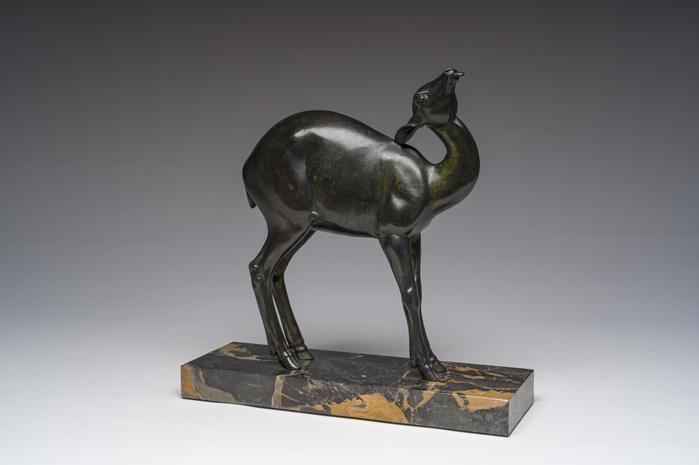 French school: A brown patinated bronze Art Deco sculpture of a doe on a Marmo Portoro marble base, ca. 1920