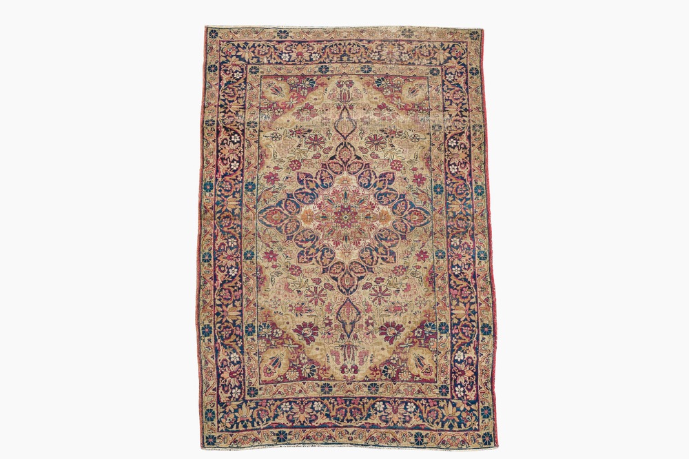 Tapis oriental de type Kerman (Kirman) &agrave; d&eacute;cor floral, laine sur coton, 19&egrave;me si&egrave;cle