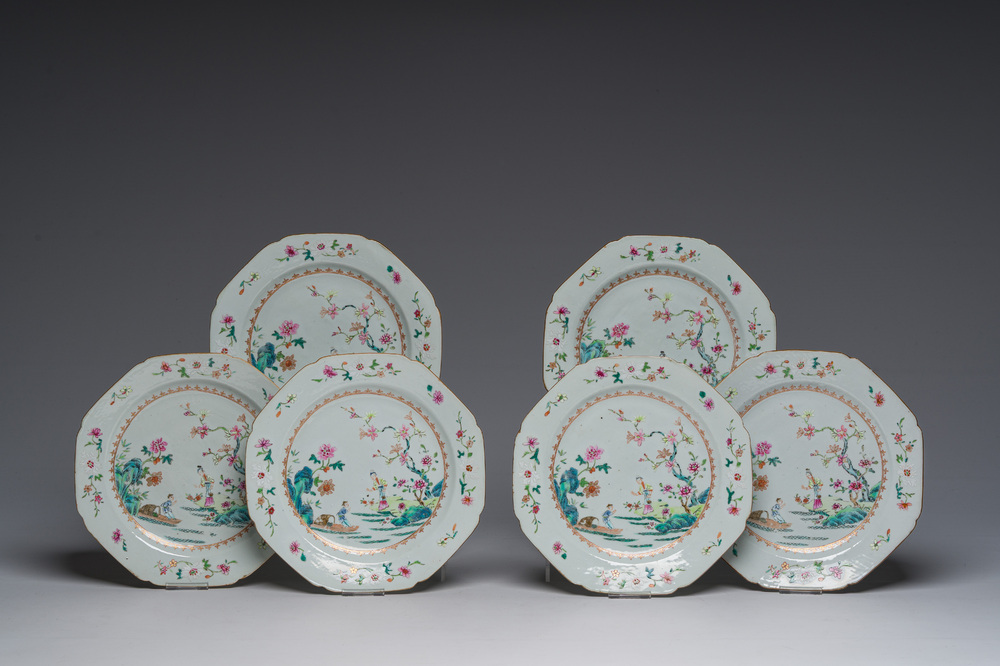 Six assiettes en porcelaine de Chine famille rose &agrave; d&eacute;cor de paysage fluvial anim&eacute;, Qianlong