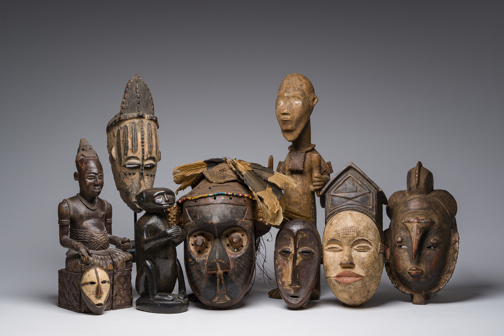 Collection vari&eacute;e de masques et de sculptures africaines, origines diverses, 20&egrave;me si&egrave;cle