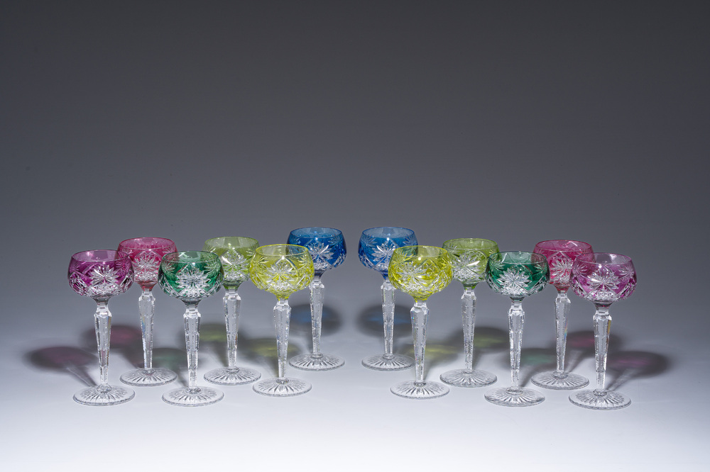 Twelve partly coloured overlay crystal cut glasses, model 'Munster', Val Saint Lambert, 20th C.