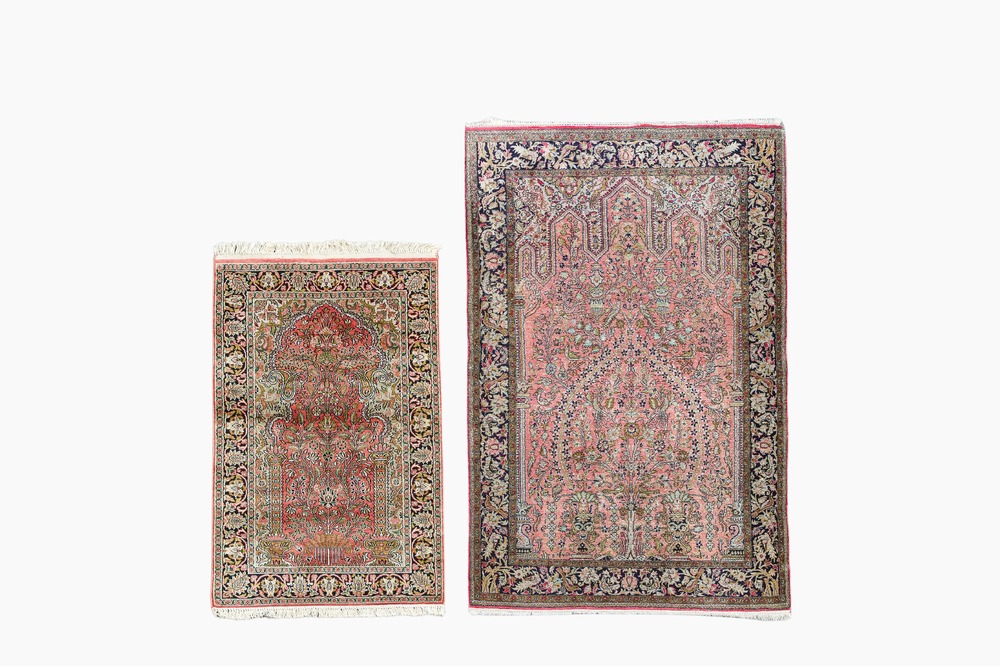 Deux tapis orientaux de type Kashmir et Qom (Qum/Ghom) en soie &agrave; d&eacute;cor floral, 20&egrave;me si&egrave;cle