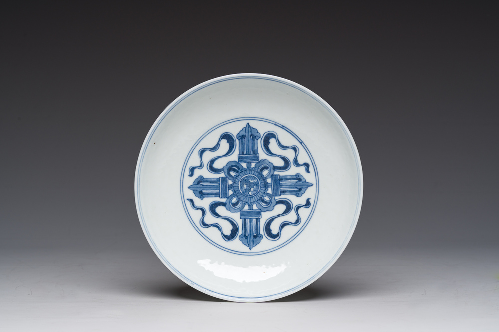 Coupe en porcelaine de Chine bleu et blanc &agrave; d&eacute;cor dit 'Lan&ccedil;a', marque de Yongzheng, 19&egrave;me/20&egrave;me si&egrave;cle
