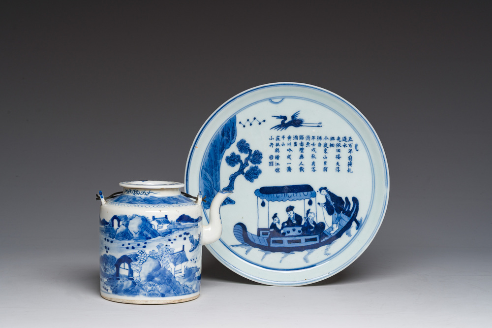 Th&eacute;i&egrave;re couverte et une assiette &agrave; d&eacute;cor d'immortels en porcelaine de Chine 'Bleu de Hue' pour le march&eacute; vietnamien, 19&egrave;me si&egrave;cle