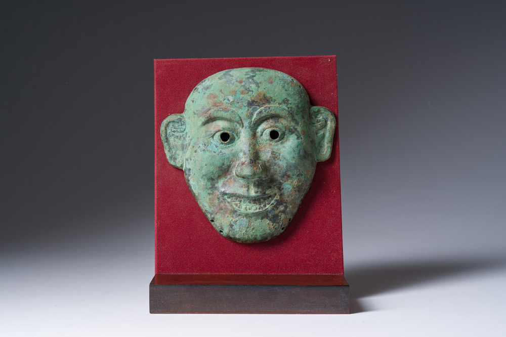 Masque fun&eacute;raire en bronze, Chine, probablement Liao