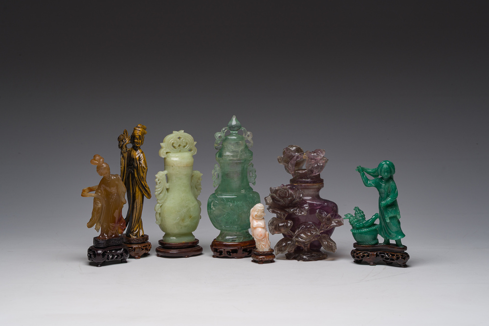 Collection de sept sculptures en pierre dure, dont du jade, du quartz et de l'&oelig;il de tigre, Chine, 19&egrave;me/20&egrave;me si&egrave;cle