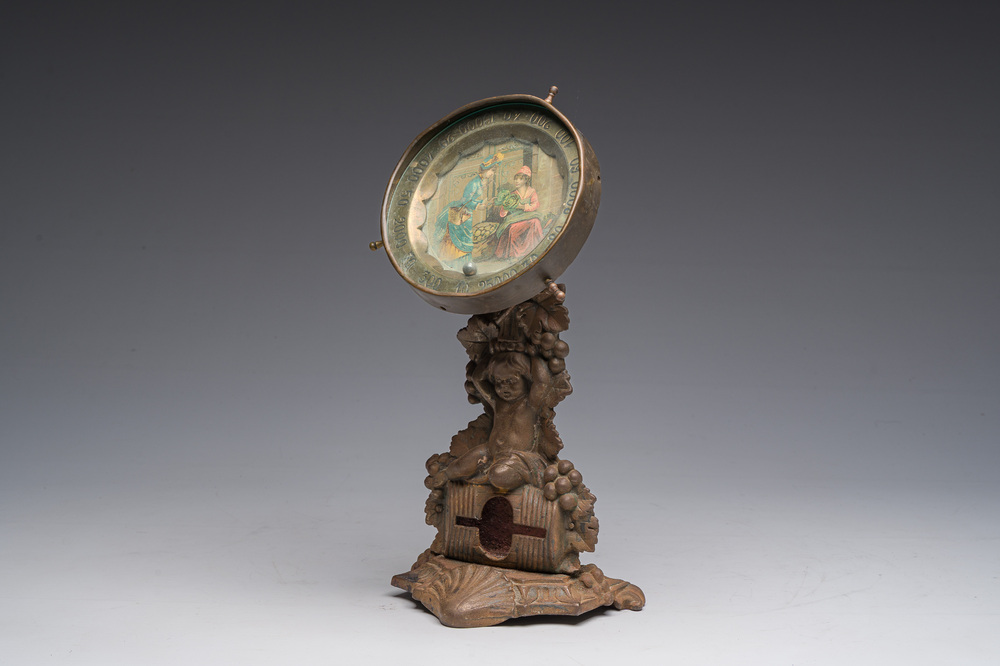 Roulette de comptoir en laiton sur un support en m&eacute;tal &agrave; d&eacute;cor de Bacchus sur un tonneau, vers 1900