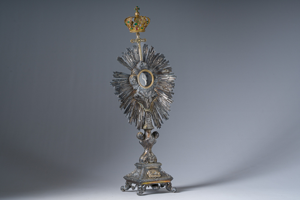 Ostensoir en argent partiellement dor&eacute; surmont&eacute; d'une couronne en m&eacute;tal dor&eacute;, poin&ccedil;on du ma&icirc;tre Pierre-Henry Favier, 950/000, France, 19&egrave;me si&egrave;cle