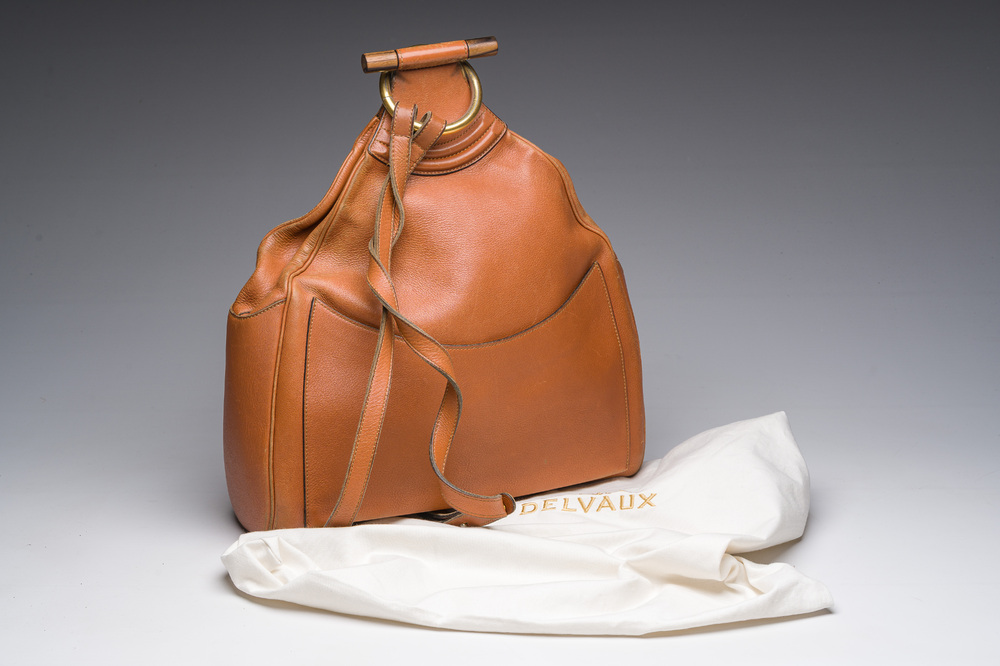 Sac &agrave; dos 'Camel Amandier' en cuir marron avec sa pochette d'origine, Delvaux, 20&egrave;me si&egrave;cle