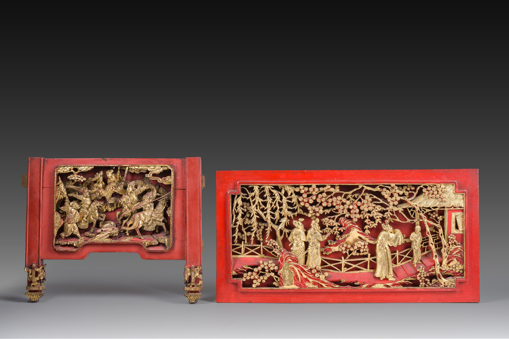 Deux panneaux en bois laqu&eacute; et dor&eacute; &agrave; d&eacute;cor figuratif, dont l'un est sign&eacute;, Chine, 19&egrave;me/20&egrave;me si&egrave;cle