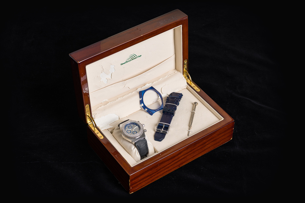 Montre-bracelet TechnoMarine Diamond Chronograph de la s&eacute;rie 200M en acier inoxydable, 21&egrave;me si&egrave;cle