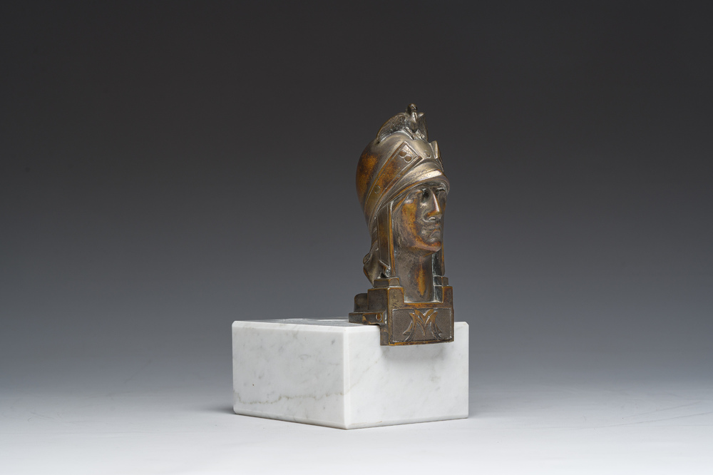 Pierre De Soete (1886-1948): Minerva, bruingepatineerd brons op een witmarmeren basis