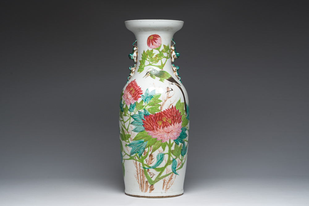 A Chinese qianjiang cai vase with a bird among blossoming branches, 19th/20th C.