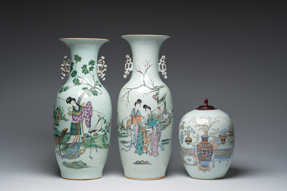 Twee Chinese famille rose vazen met Magu in een landschap en een doucai dekselpot met antiquiteiten, 19de/20ste eeuw