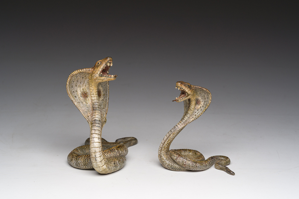 Franz Xaver Bergmann (1861-1936): Twee Weense polychroom koud beschilderde bronzen modellen van cobra's, 19de/20ste eeuw