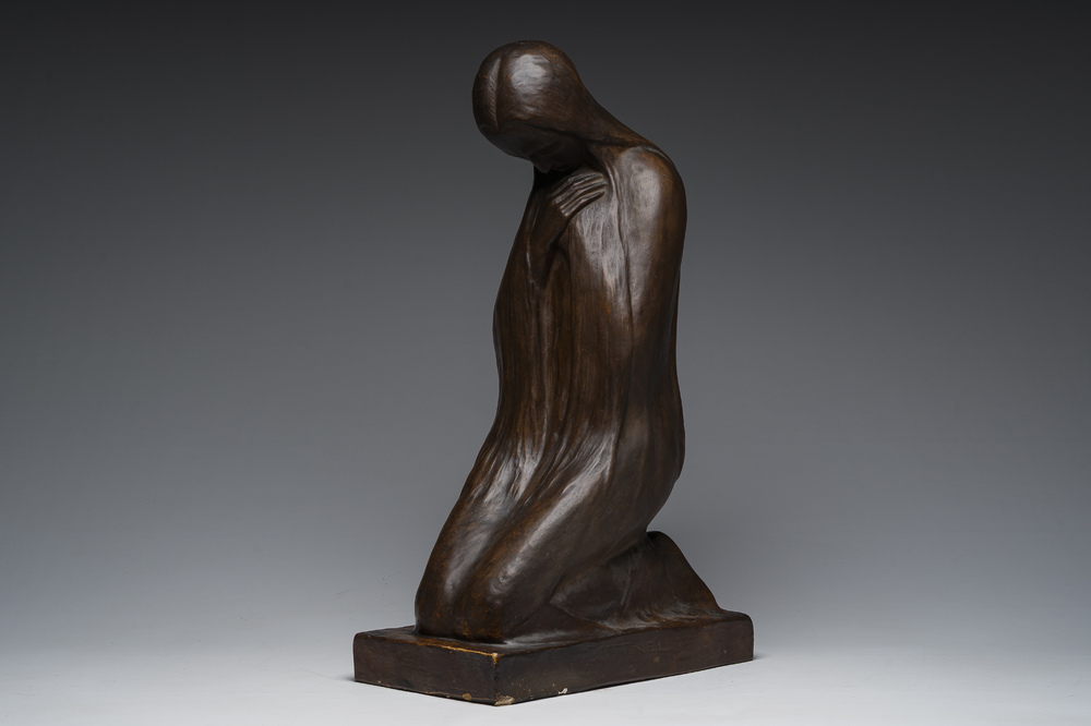 Pieter Franz Tinel (1895-1964): De geknielde vrouw, bronsgepatineerd plaaster