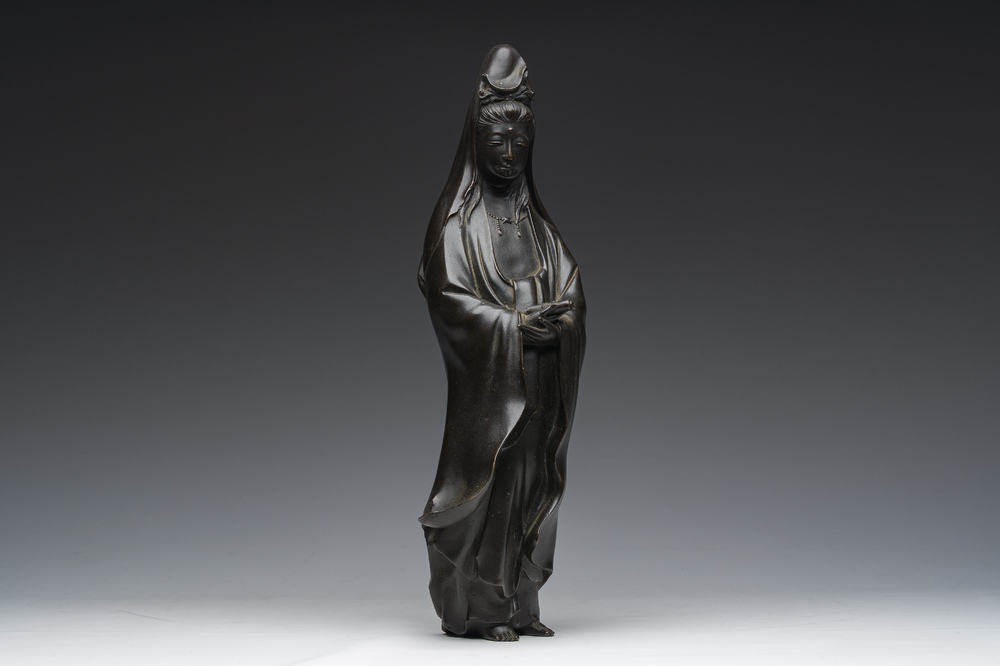 Een Japanse bronzen figuur van Kannon, Meiji, 19de/20ste eeuw