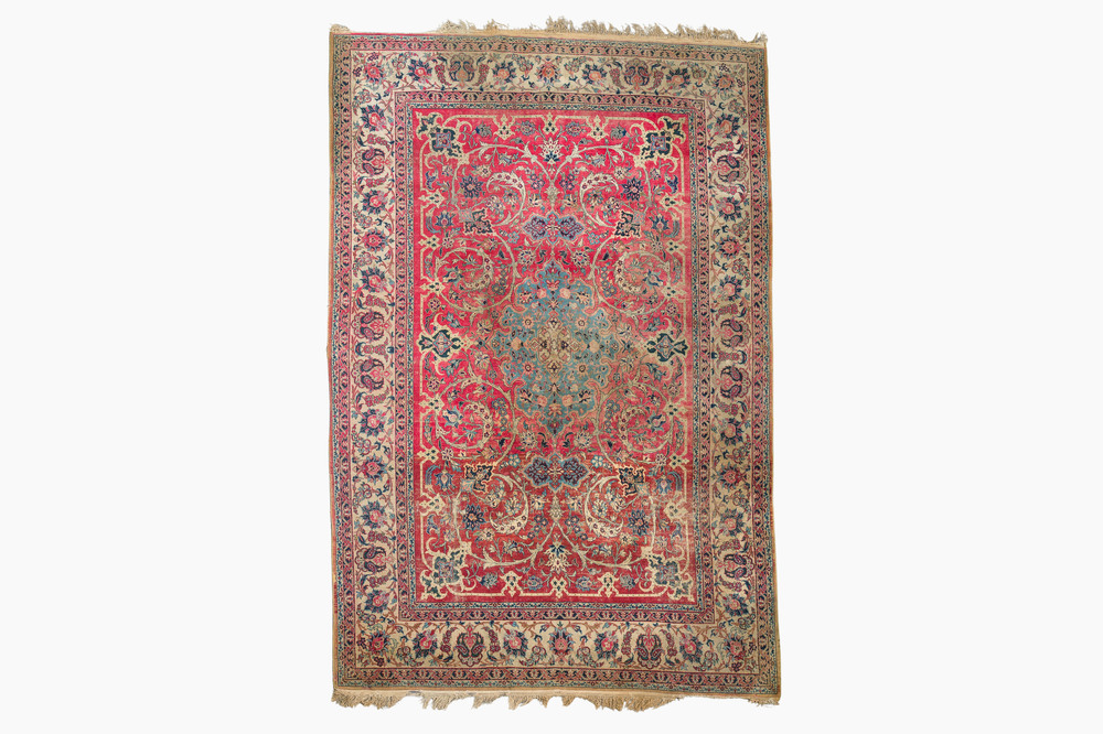 Een Perzisch Isfahan tapijt met floraal decor, wol op katoen, 20ste eeuw