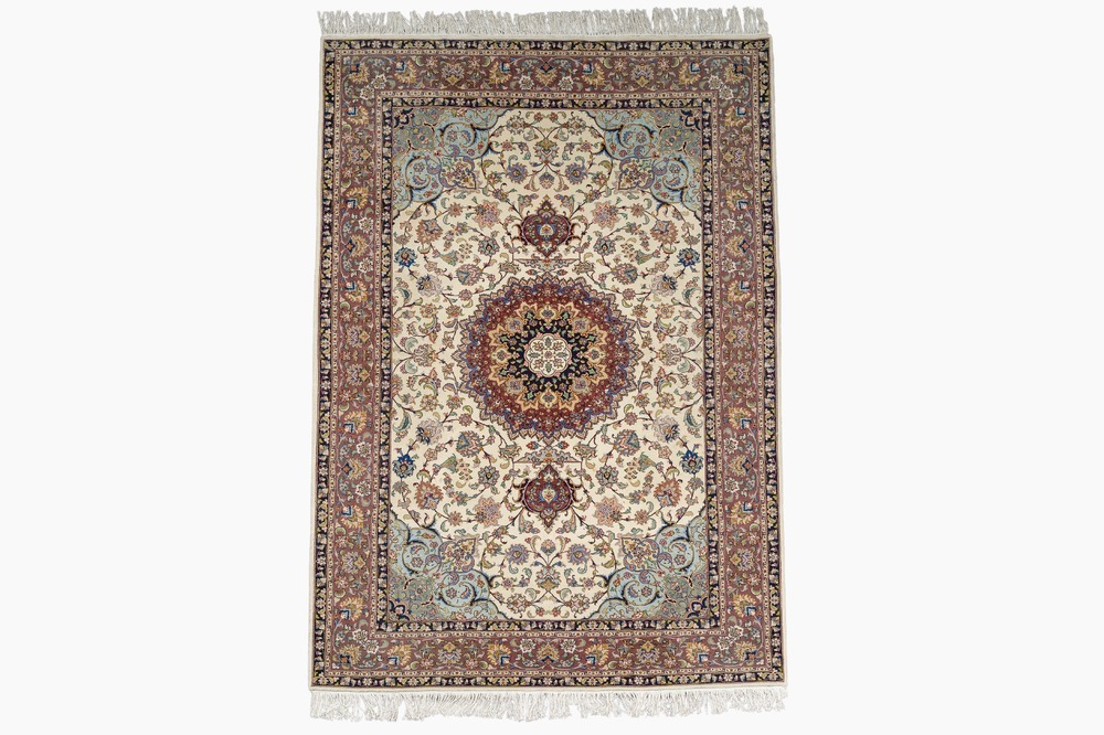 Een Perzisch Tabriz tapijt met floraal decor, wol op katoen, 20ste eeuw