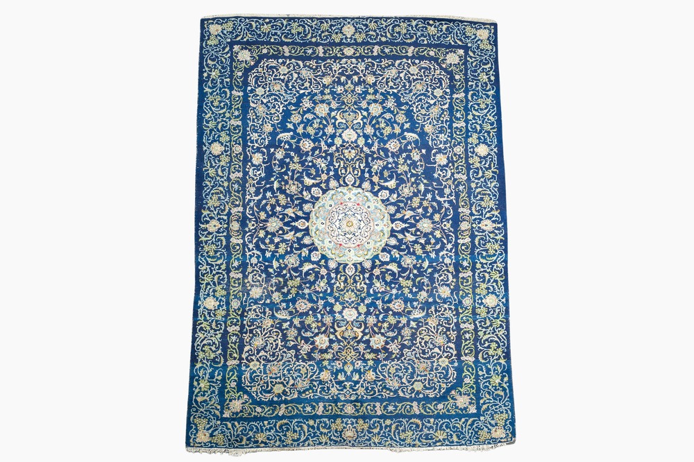 A Persian Keshan (Kashan) rug with floral design, wool on cotton, 20th C.