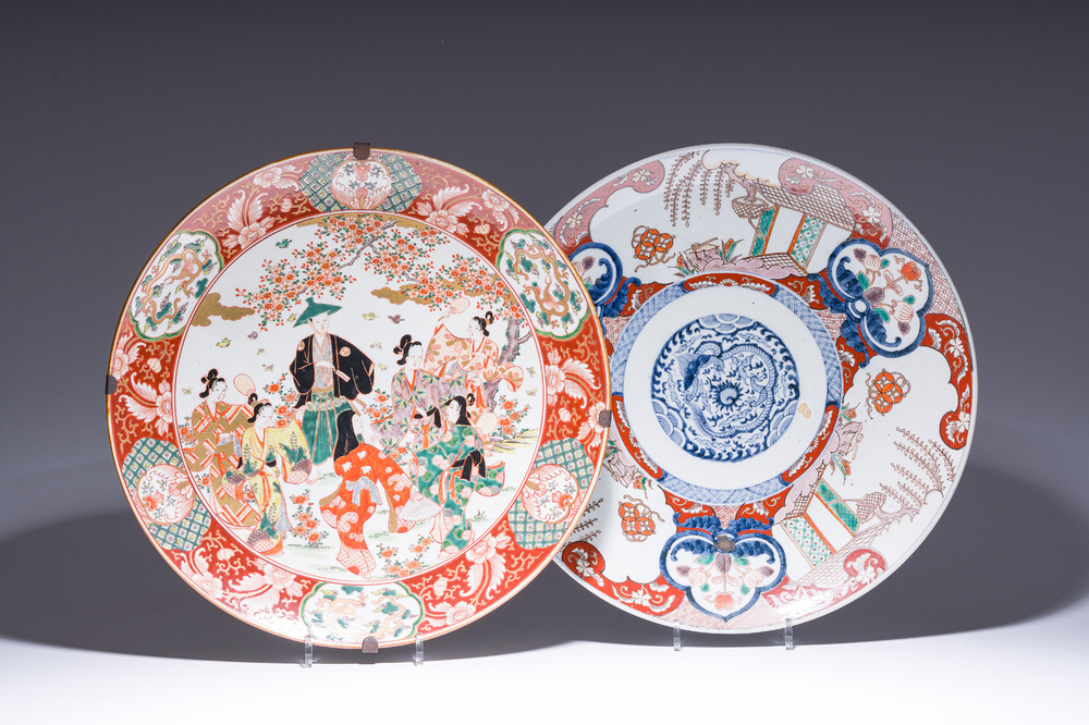 Two Japanese Imari and Kutani dishes with an animated scene and floral design, Meiji, 19th/20th C.