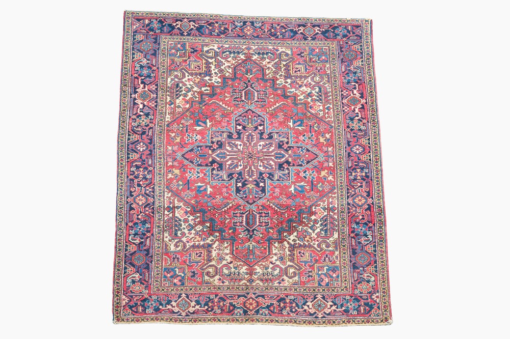 A Persian Heriz rug with floral design, wool on cotton, 20th C.