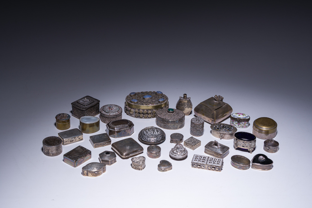 A varied collection of 33 pill boxes in silver and (silver-plated) metal finished with mother-of-pearl, turquoise, etc., various origins, 20th C.