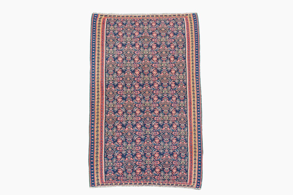 A Persian Senneh Kelim (Kilim) rug with floral design, wool on cotton, 20th C.