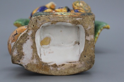 Uitzonderlijke figuur van een staande man, majolica uit Urbino, ca. 1570