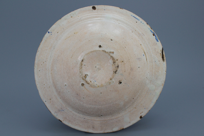 Spaans bord met  kraanvogel, Puente del Arzobispo, 1575-1600