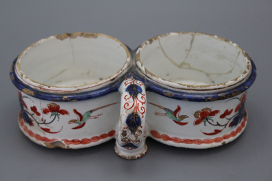 Porte huilier-vinaigrier en fa&iuml;ence de Delft dor&eacute;, 1705-1720