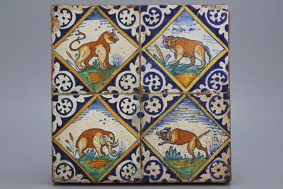 Lot de 4 carreaux en majolique hollandaise, d&eacute;cors d'animaux: un &eacute;l&eacute;phant, chat ou tigre, ours et chien, env. 1600