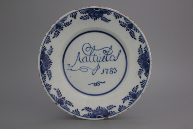 Lot van 3 Delftse tekstborden, 'Aaltije Los', gedateerd 1783