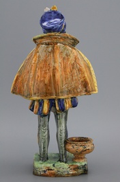 Uitzonderlijke figuur van een staande man, majolica uit Urbino, ca. 1570