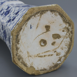 Zeer grote blauw en witte Delftse vaas, 18e eeuw