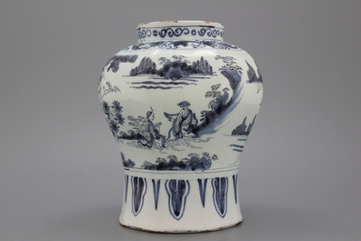 Vase balustre de style Transition en fa&iuml;ence de Delft, bleu et blanc, fin 17e