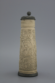 Cruche en gr&egrave;s dit 'schnelle', montures en &eacute;tain, Siegburg, dat&eacute;e 1589