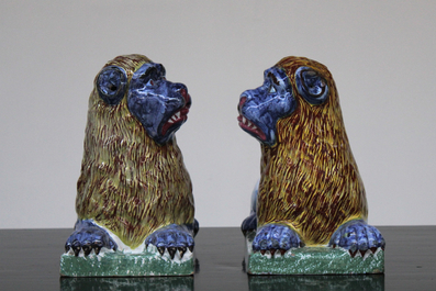 Paire impressionant de lions couch&eacute;s, France Lun&eacute;ville, env. 1800